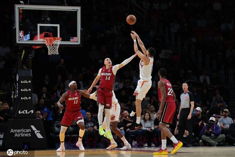 阿德巴约29+9布克24+9+9 热火胜太阳结束3连败